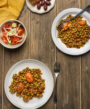 Peas casserole with dill and chilli flakes