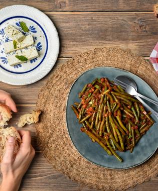 Green beans casserol in tomato sauce