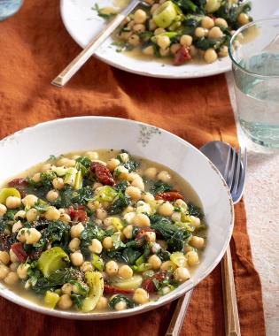 Spinach with chickpeas and sun-dried tomato